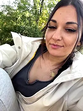 Snapshot of AlexandraRand chatting on October 22, 2025, 9:31 am AlexandraRand online show from October 22, 2025, 9:31 am