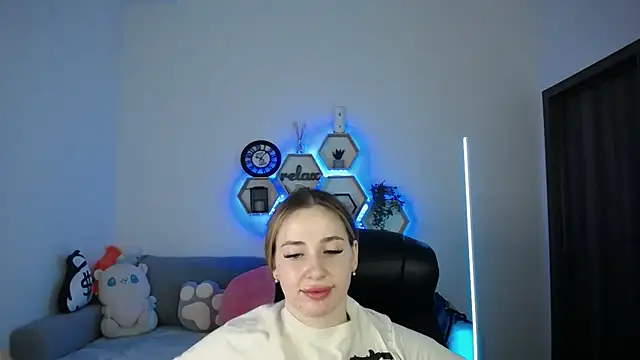 SabrinViolet online show from March 9, 2026, 9:13 am