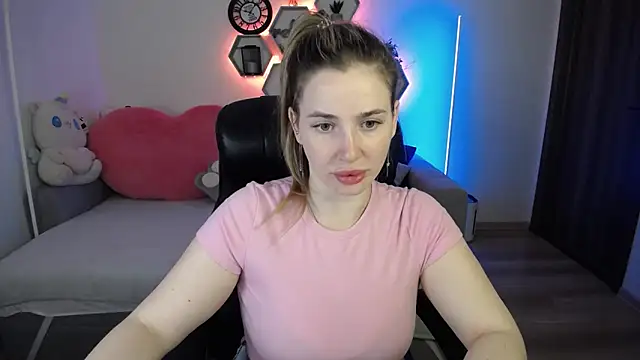 Snapshot of SabrinViolet chatting on June 21, 2026, 8:09 am SabrinViolet online show from June 21, 2026, 8:09 am