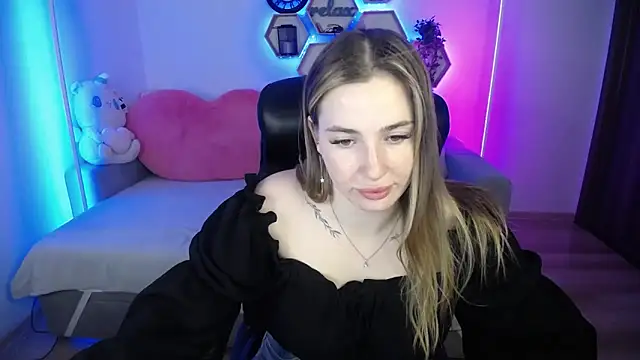 Snapshot of SabrinViolet chatting on July 1, 2026, 8:03 am SabrinViolet online show from July 1, 2026, 8:03 am