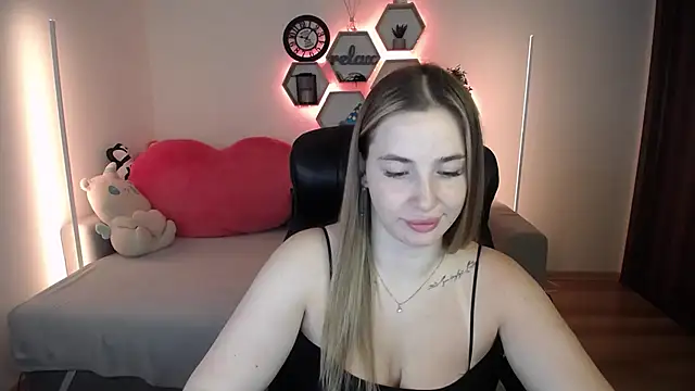 Snapshot of SabrinViolet chatting on July 11, 2026, 8:03 am SabrinViolet online show from July 11, 2026, 8:03 am