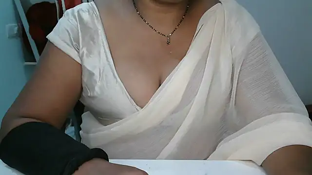 Snapshot of Cute_Ruhi99 chatting on July 13, 2026, 8:13 am Cute Ruhi99 online show from July 13, 2026, 8:13 am