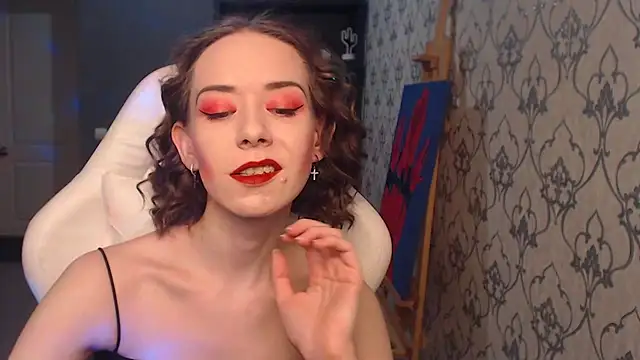FascinatingEyess online show from May 18, 2026, 7:51 pm