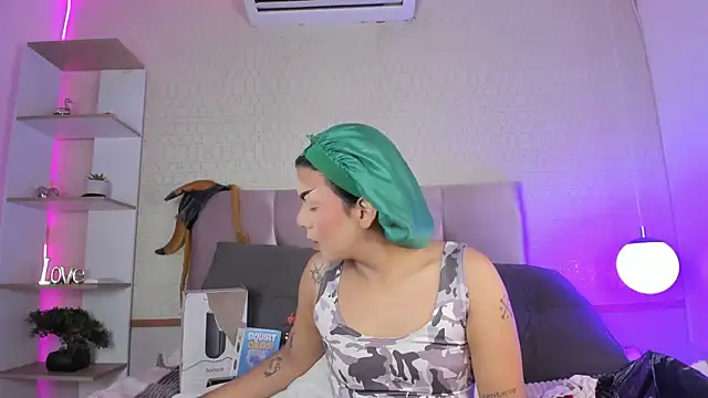 yossi peach cute online show from March 25, 2026, 8:52 pm