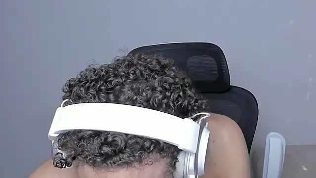 laurent nova online show from October 23, 2025, 7:12 pm