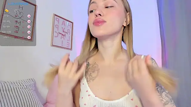 Snapshot of damn_cutie chatting on January 18, 2026, 6:28 am damn cutie online show from January 18, 2026, 6:28 am