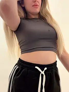 Holly-Glamour online show from September 9, 2025, 5:06 am