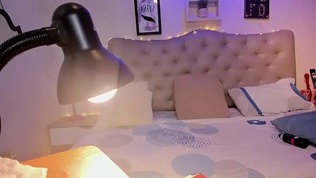 Antonella Montanari online show from December 15, 2025, 2:50 am