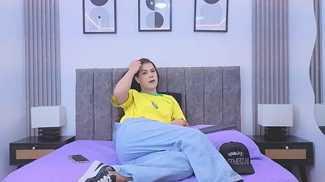 Snapshot of Luciana_Ortiz1 chatting on June 24, 2026, 7:33 pm Luciana Ortiz1 online show from June 24, 2026, 7:33 pm