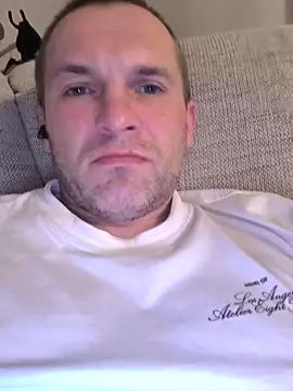 AttractiveSilk5 online show from December 21, 2025, 10:43 pm