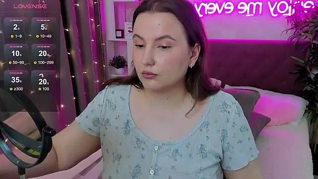 FeralPeach online show from May 30, 2026, 7:47 am