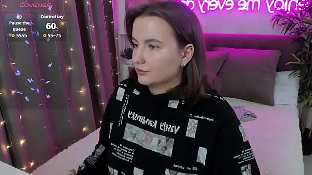 FeralPeach online show from November 7, 2025, 4:39 am