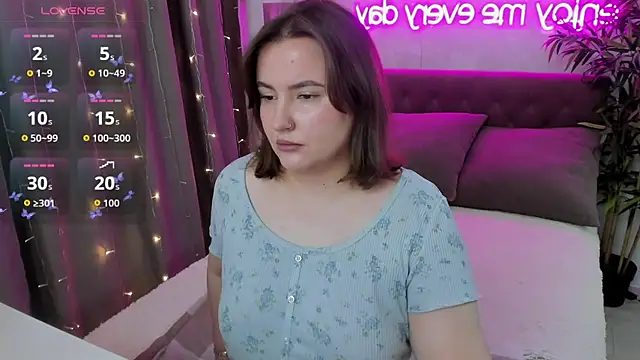 FeralPeach online show from October 4, 2025, 3:52 am