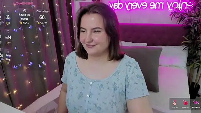 FeralPeach online show from October 15, 2025, 5:39 am