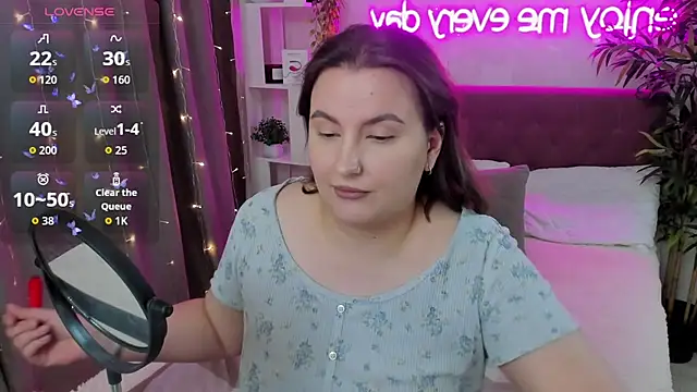 FeralPeach online show from October 19, 2025, 4:26 am