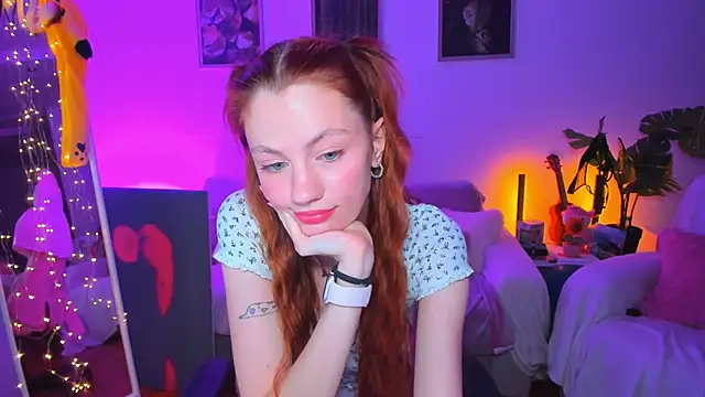 Snapshot of Alyssa_Smitt chatting on October 6, 2025, 9:48 pm Alyssa Smitt online show from October 6, 2025, 9:48 pm