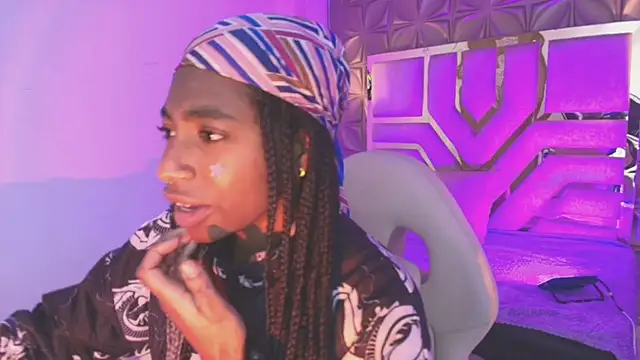 Queen perla  online show from March 31, 2026, 12:18 pm