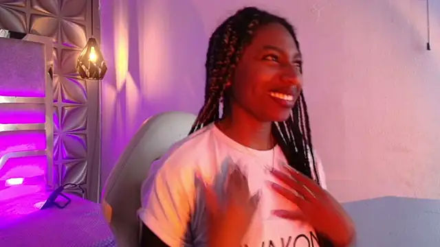 Queen perla  online show from February 4, 2026, 6:47 pm