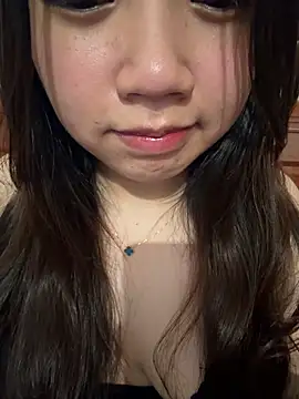 Snapshot of Hotellinh12 chatting on May 9, 2026, 3:48 pm Hotellinh12 online show from May 9, 2026, 3:48 pm