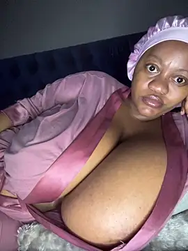 Chubbykarisma27 online show from December 1, 2025, 8:21 pm