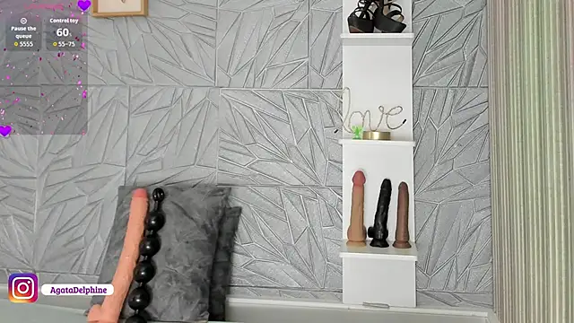 agatadelphine online show from November 15, 2025, 1:26 pm