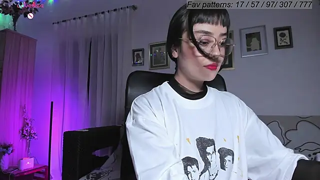 Snapshot of Conlosmichis chatting on February 28, 2025, 11:01 pm Conlosmichis online show from February 28, 2025, 11:01 pm