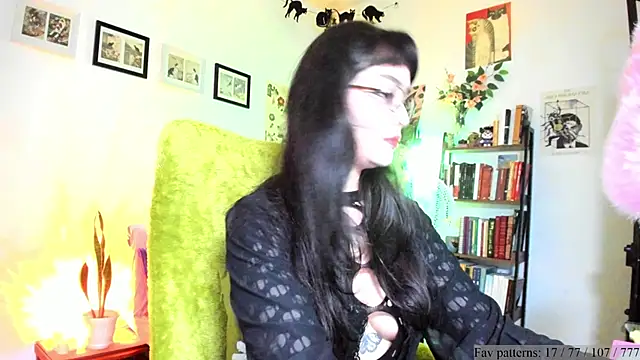 Conlosmichis online show from February 17, 2026, 11:02 pm