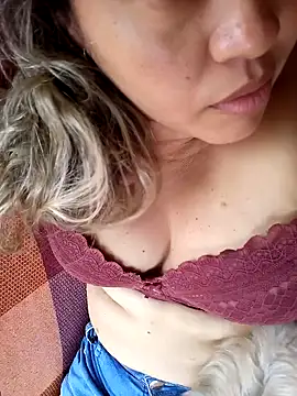 Snapshot of lovelyjhessy chatting on February 2, 2025, 3:39 pm lovelyjhessy online show from February 2, 2025, 3:39 pm
