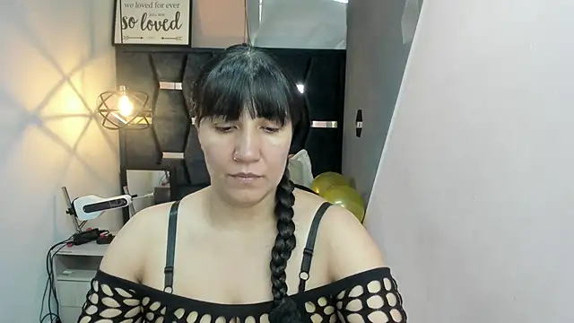 GiaFox  online show from November 17, 2025, 1:26 pm