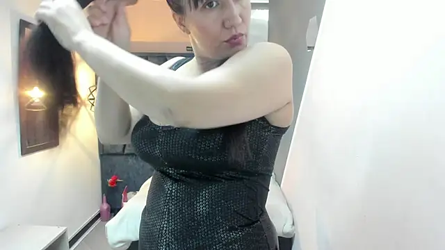 GiaFox  online show from December 16, 2025, 1:15 pm