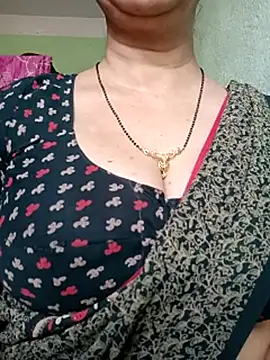 Snapshot of Rosy-B chatting on February 4, 2026, 10:10 am Rosy-B online show from February 4, 2026, 10:10 am