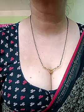 Snapshot of Rosy-B chatting on March 6, 2025, 9:47 am Rosy-B online show from March 6, 2025, 9:47 am