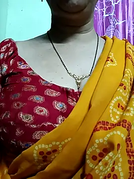 Snapshot of Rosy-B chatting on February 13, 2026, 10:43 pm Rosy-B online show from February 13, 2026, 10:43 pm