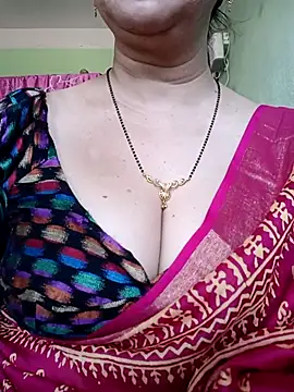 Snapshot of Rosy-B chatting on March 4, 2025, 9:40 am Rosy-B online show from March 4, 2025, 9:40 am