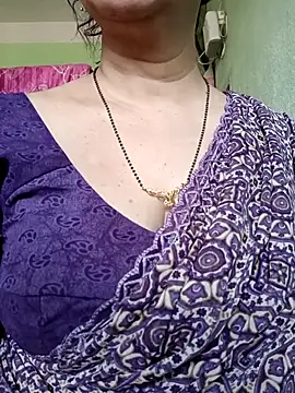 Snapshot of Rosy-B chatting on February 27, 2026, 9:42 am Rosy-B online show from February 27, 2026, 9:42 am