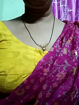 Snapshot of Rosy-B chatting on March 16, 2026, 9:28 pm Rosy-B online show from March 16, 2026, 9:28 pm