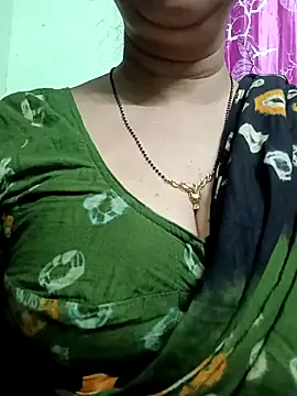 Snapshot of Rosy-B chatting on February 6, 2026, 10:39 pm Rosy-B online show from February 6, 2026, 10:39 pm