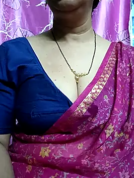 Snapshot of Rosy-B chatting on March 1, 2025, 12:39 am Rosy-B online show from March 1, 2025, 12:39 am