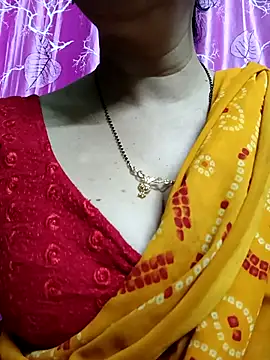 Snapshot of Rosy-B chatting on March 10, 2025, 9:51 pm Rosy-B online show from March 10, 2025, 9:51 pm