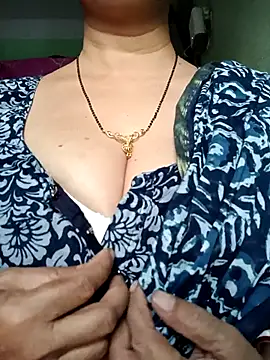 Snapshot of Rosy-B chatting on February 16, 2026, 12:53 am Rosy-B online show from February 16, 2026, 12:53 am