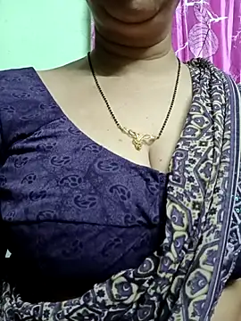 Snapshot of Rosy-B chatting on February 10, 2026, 9:58 pm Rosy-B online show from February 10, 2026, 9:58 pm