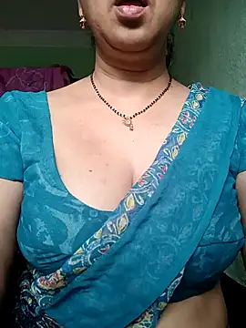 Snapshot of Rosy-B chatting on October 27, 2025, 12:33 am Rosy-B online show from October 27, 2025, 12:33 am