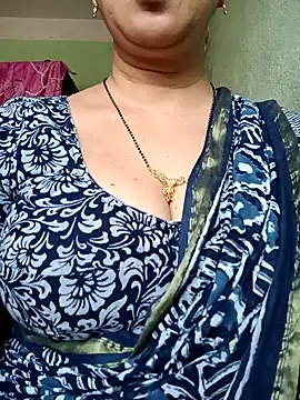 Snapshot of Rosy-B chatting on February 22, 2026, 9:44 am Rosy-B online show from February 22, 2026, 9:44 am