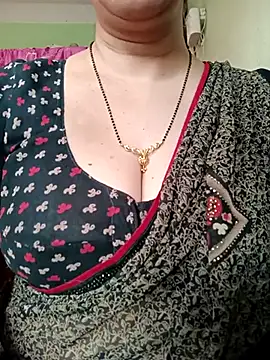 Snapshot of Rosy-B chatting on March 7, 2025, 1:09 am Rosy-B online show from March 7, 2025, 1:09 am