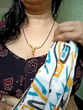 Snapshot of Rosy-B chatting on February 24, 2026, 7:53 am Rosy-B online show from February 24, 2026, 7:53 am