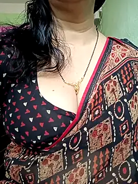 Snapshot of Rosy-B chatting on February 28, 2025, 10:20 am Rosy-B online show from February 28, 2025, 10:20 am