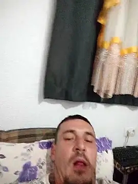 mayk18cm online show from November 16, 2025, 4:12 pm