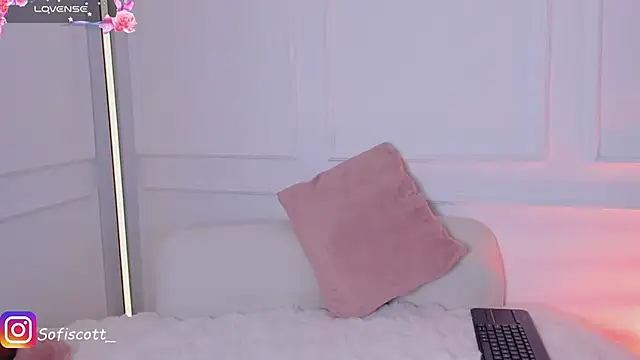 Snapshot of SofiScott_ chatting on February 8, 2026, 10:51 pm SofiScott online show from February 8, 2026, 10:51 pm