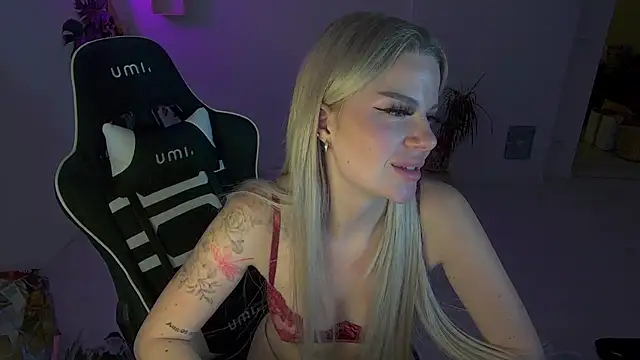 Bunny-Lou online show from November 14, 2025, 10:13 pm