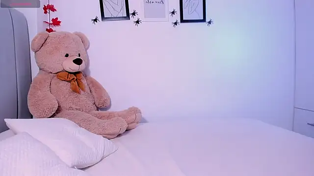 Snapshot of DannaHyde chatting on October 24, 2025, 9:25 pm DannaHyde online show from October 24, 2025, 9:25 pm